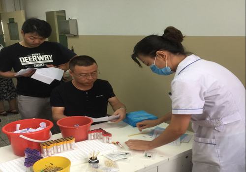 設(shè)備備租賃中心組織員工進行“關(guān)愛身心”健康體檢