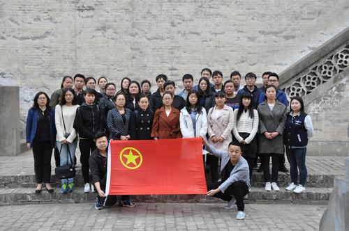 韓城分公司開展“緬懷革命先烈、弘揚(yáng)愛國(guó)主義精神”團(tuán)員青年掃墓活動(dòng)