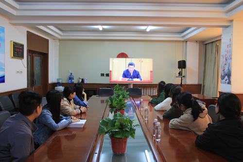 聆聽！思考！奮進！我們都是新時代的“追夢人”