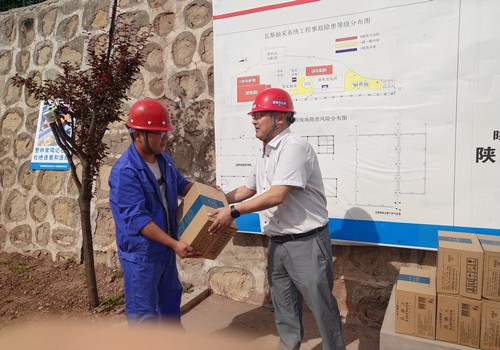 盛夏送清涼，關(guān)愛暖人心